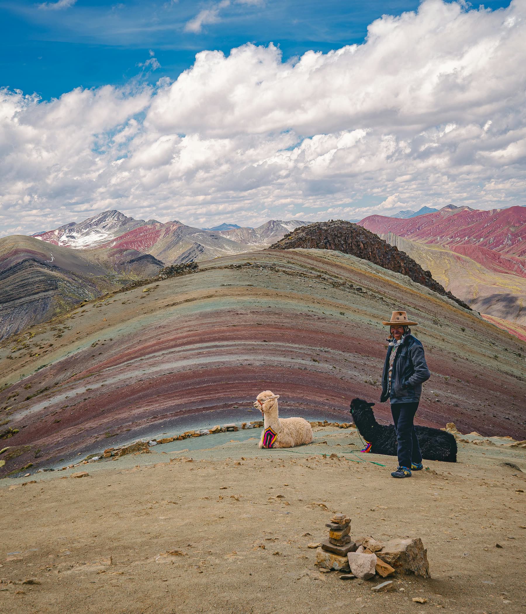 Fargerike fjell i Andes, Peru